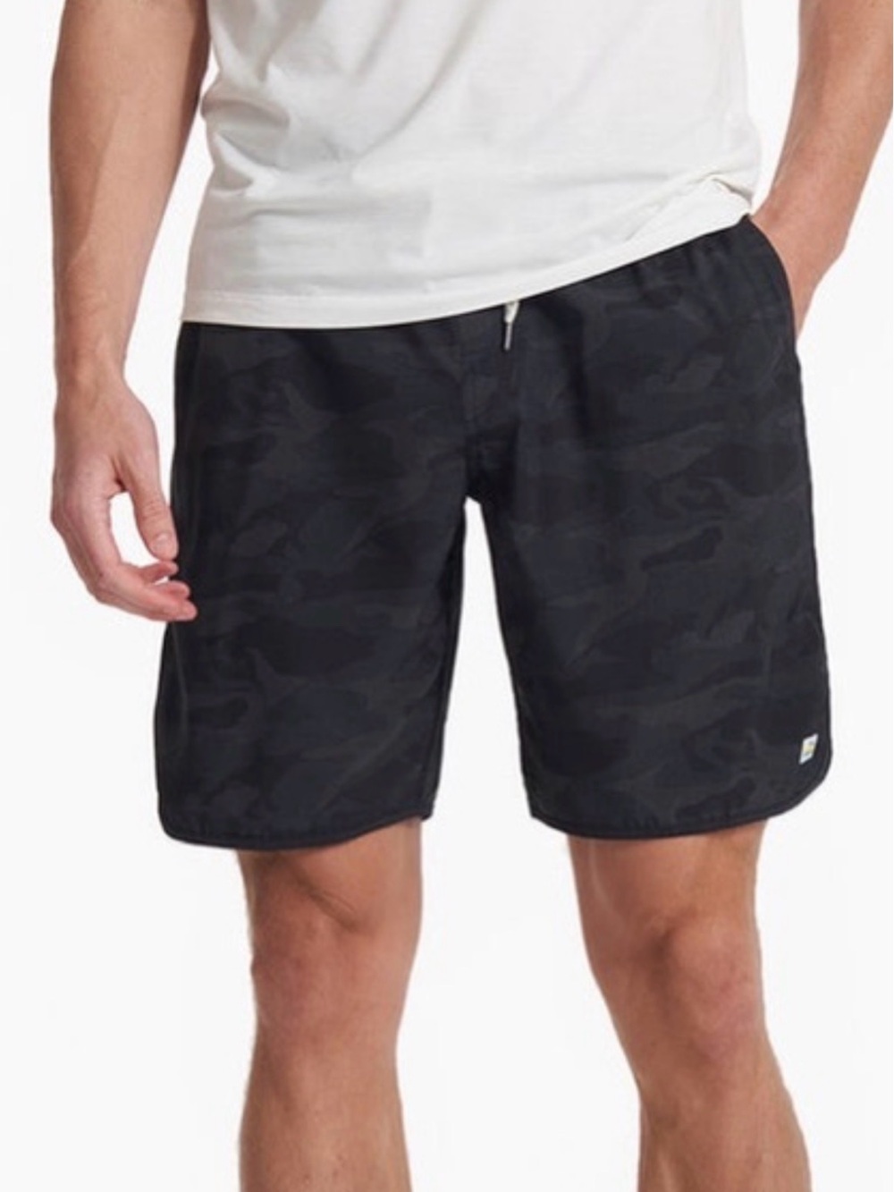 Vuori Shorts Banks Mens Medium 7" Balck Camo Unlined Zipped Pockets Drawstrings